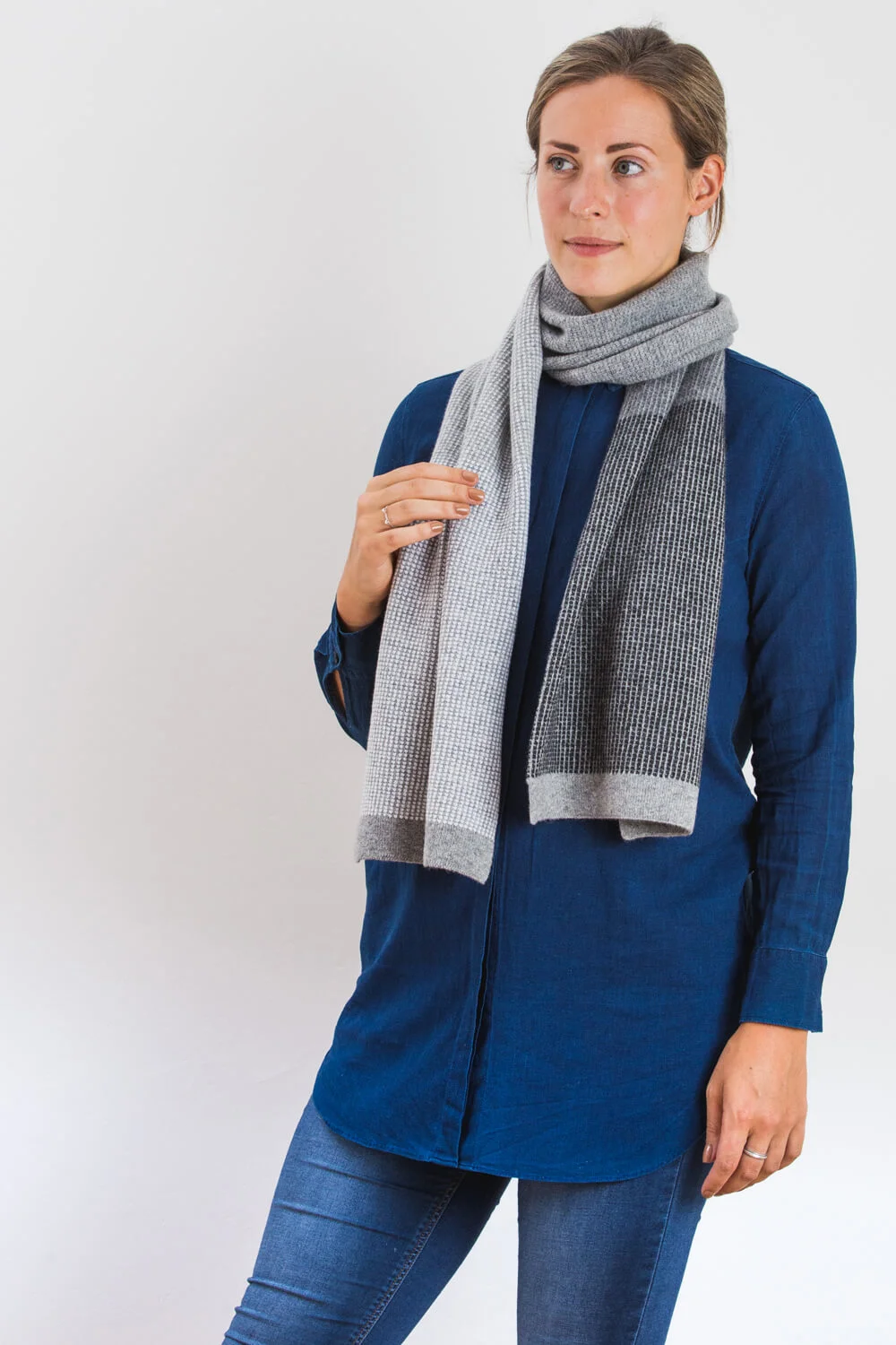 Mist Grey Lambswool Scarf — Collingwood-Norris